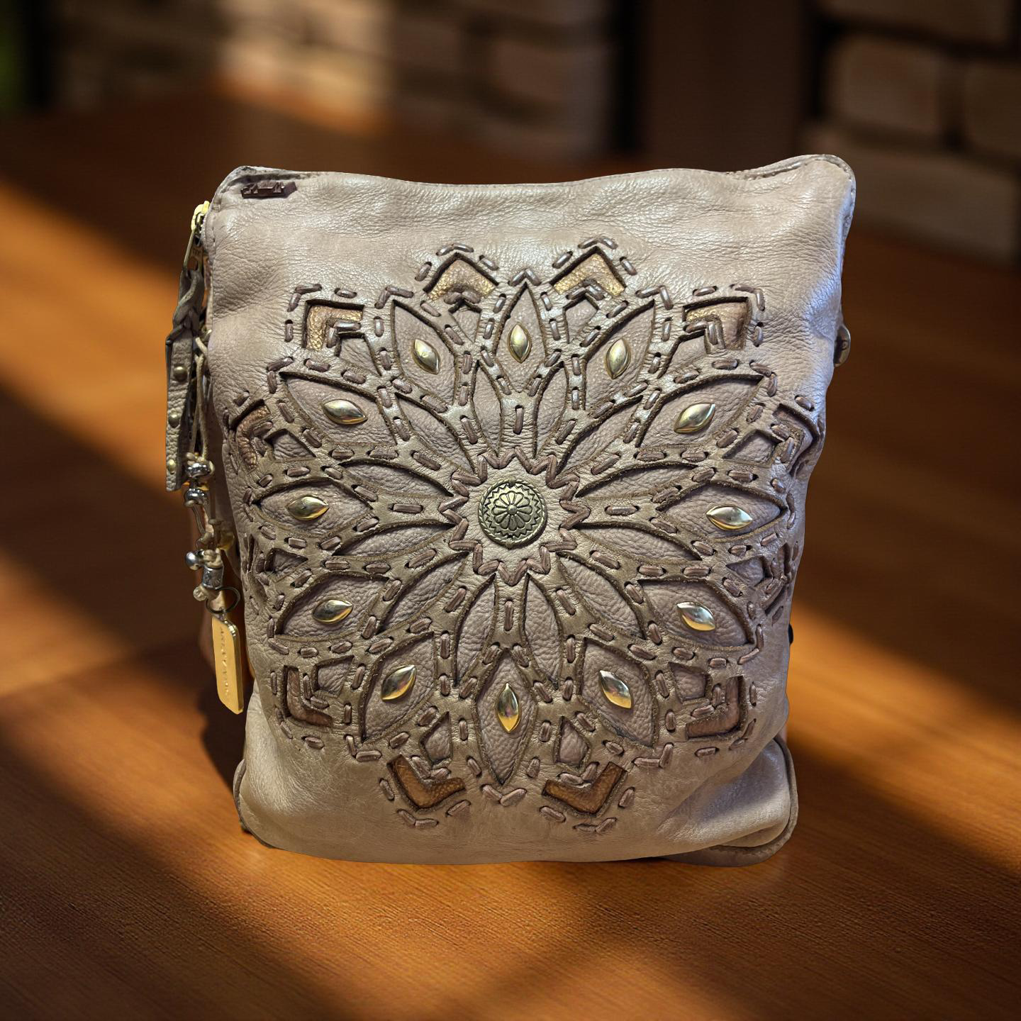 Art N Vintage Kali Crossbody – Cream