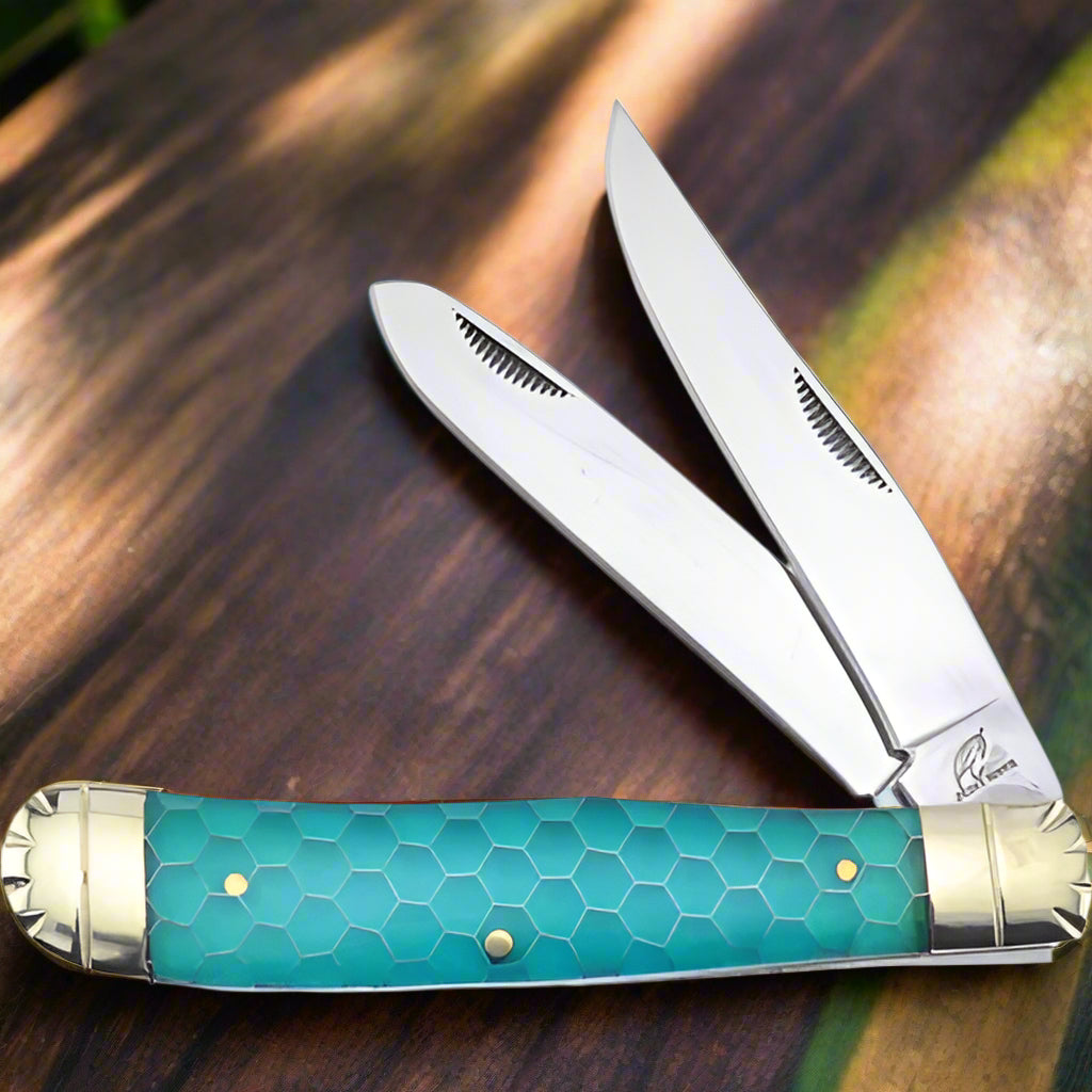 Frost Cutlery Glow in the Dark Trapper – Classic Style with a Luminous Twist